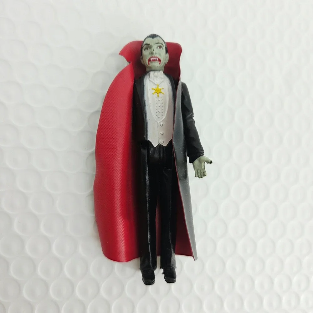Universal Monsters Dracula Vampire Toy w/ Cape Spooky Vintage 1980 Remco 3.75